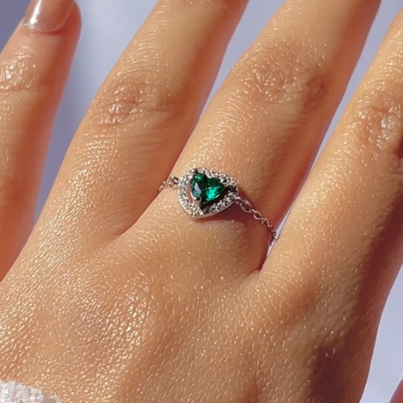 “Emerald Heart” Chain Ring
