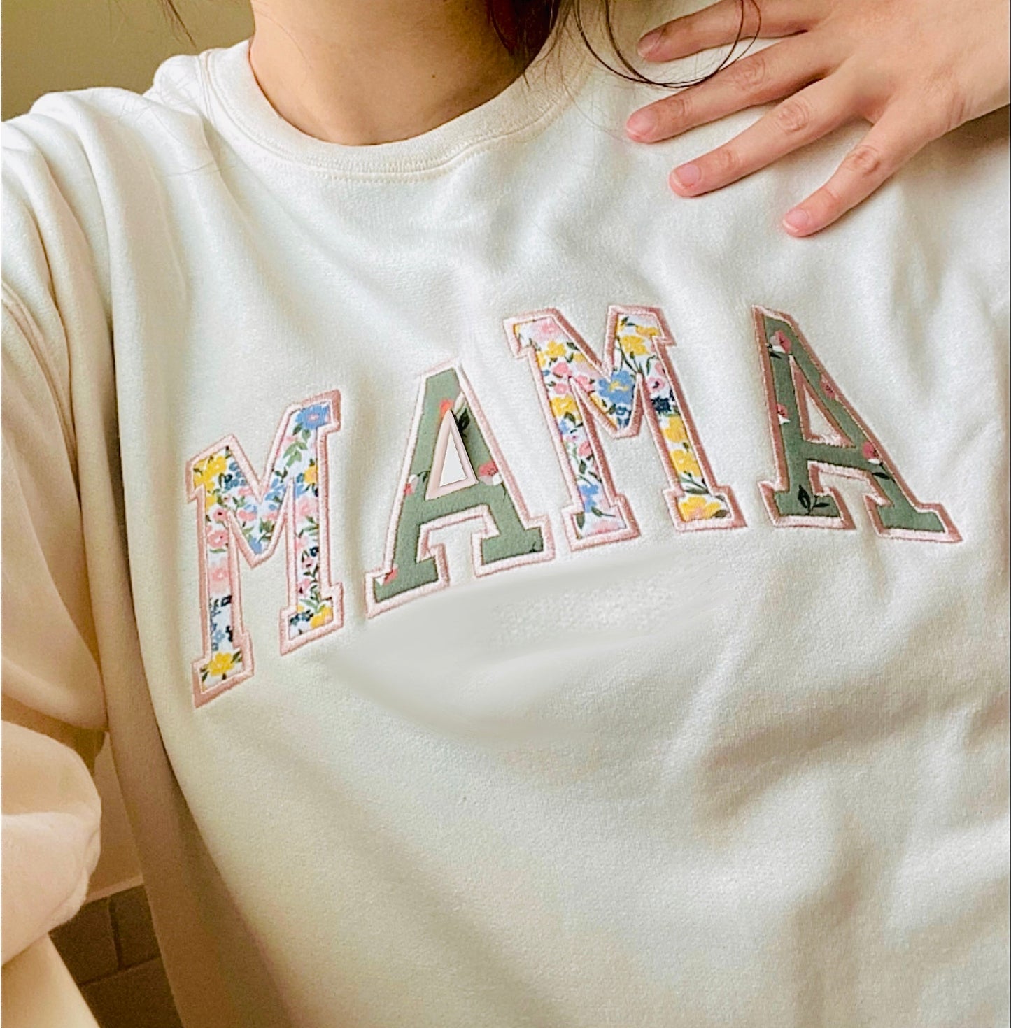 Custom ‘’MAMA’’ Keepsake Embroidered Sweatshirt (Unisex)