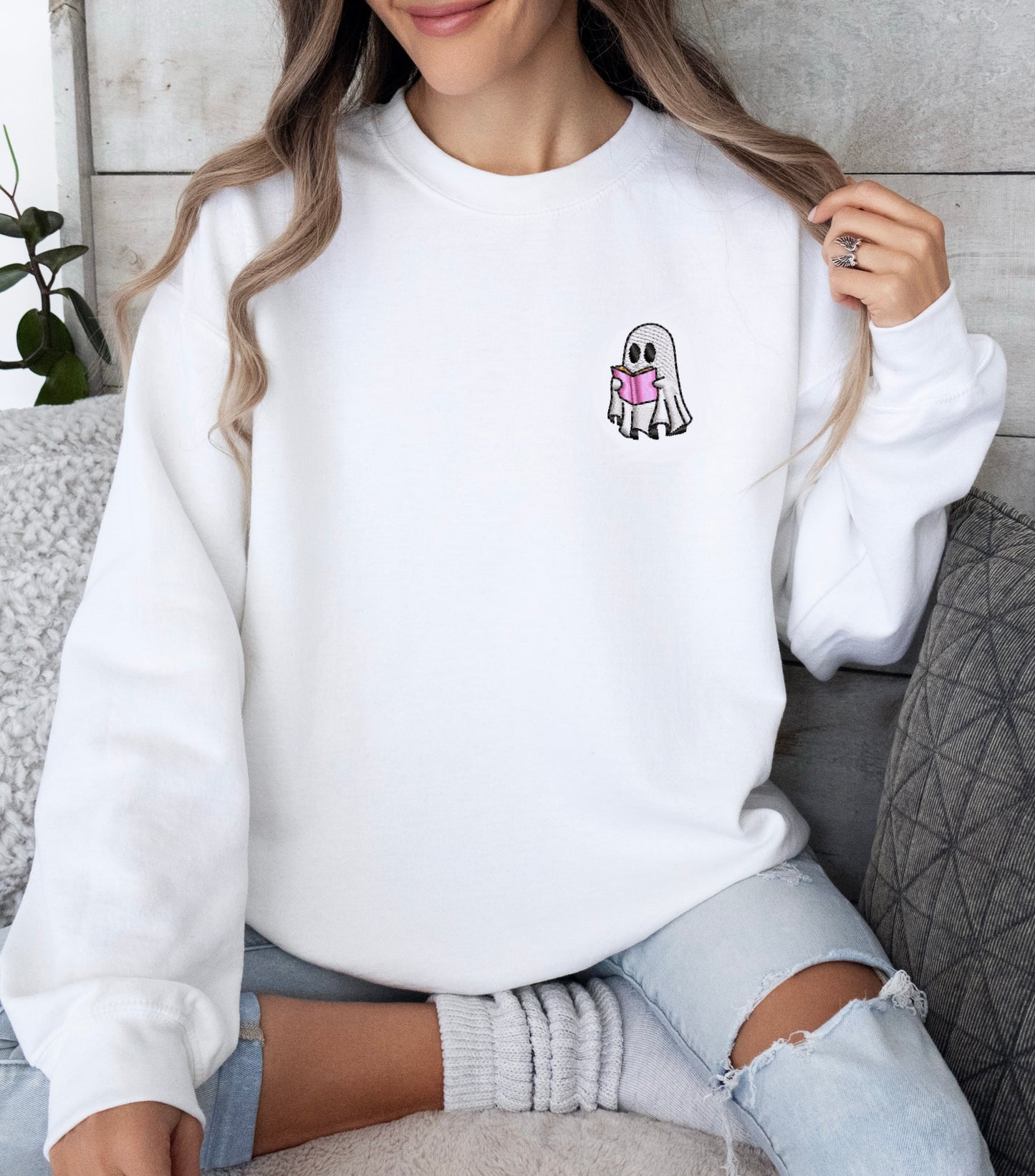 ‘’Reading Boo” Embroidered Sweatshirt