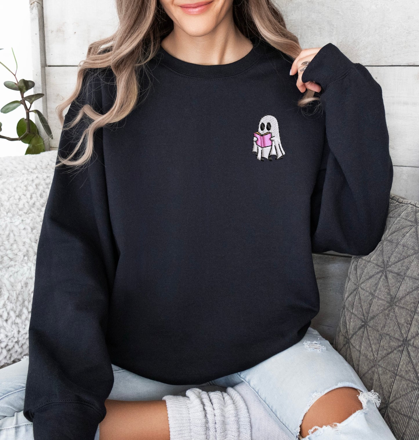 ‘’Reading Boo” Embroidered Sweatshirt